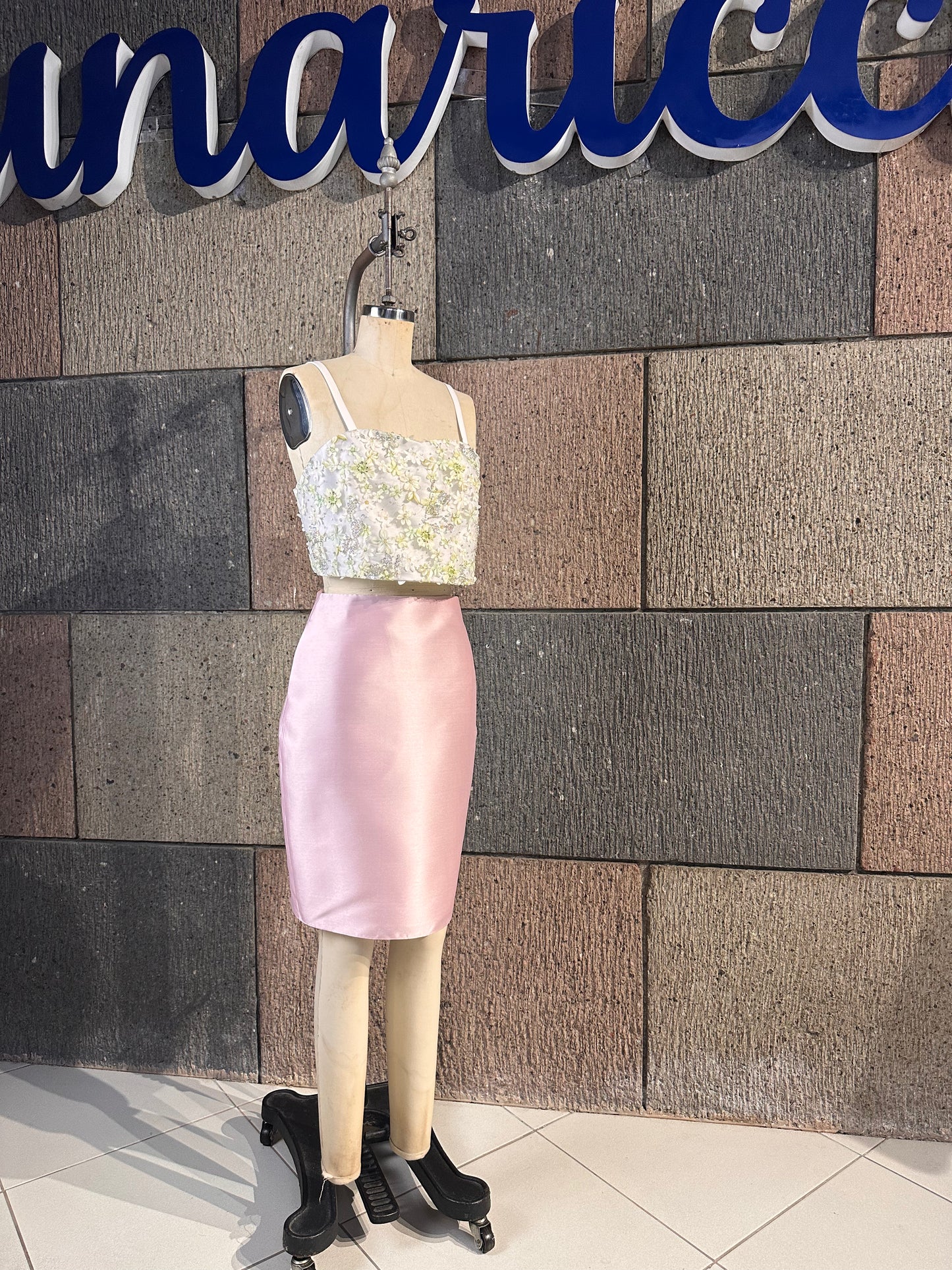Knee Length Pencil Skirt in Light Pink Premium Gazar
