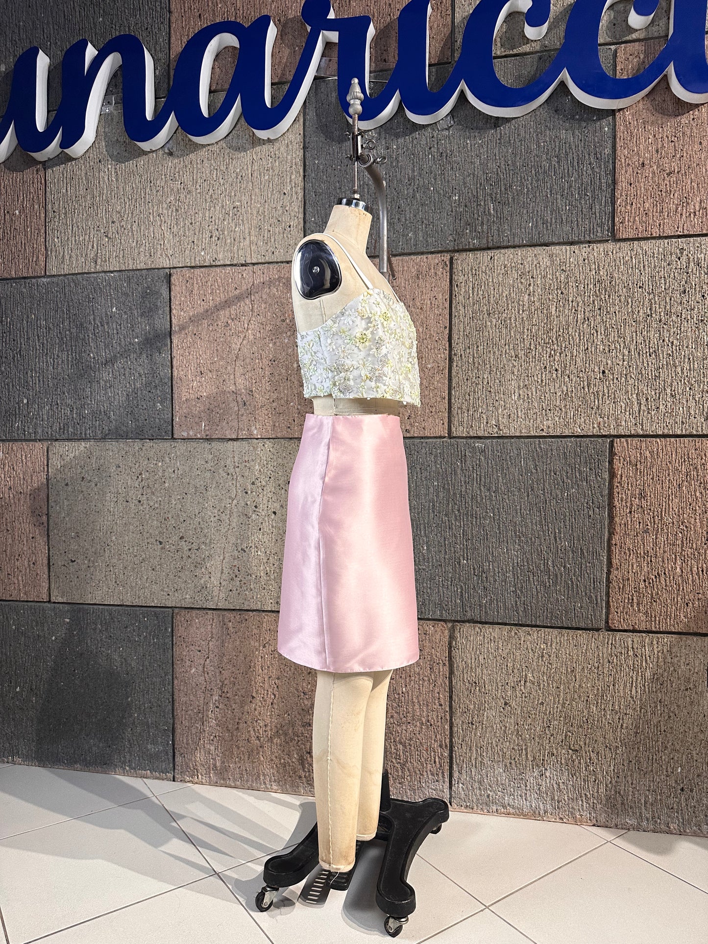 Knee Length Pencil Skirt in Light Pink Premium Gazar