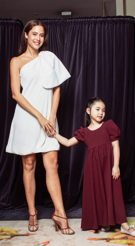 Oversized Pleated One-Sided Sleeve Mini Dress - White Crepe