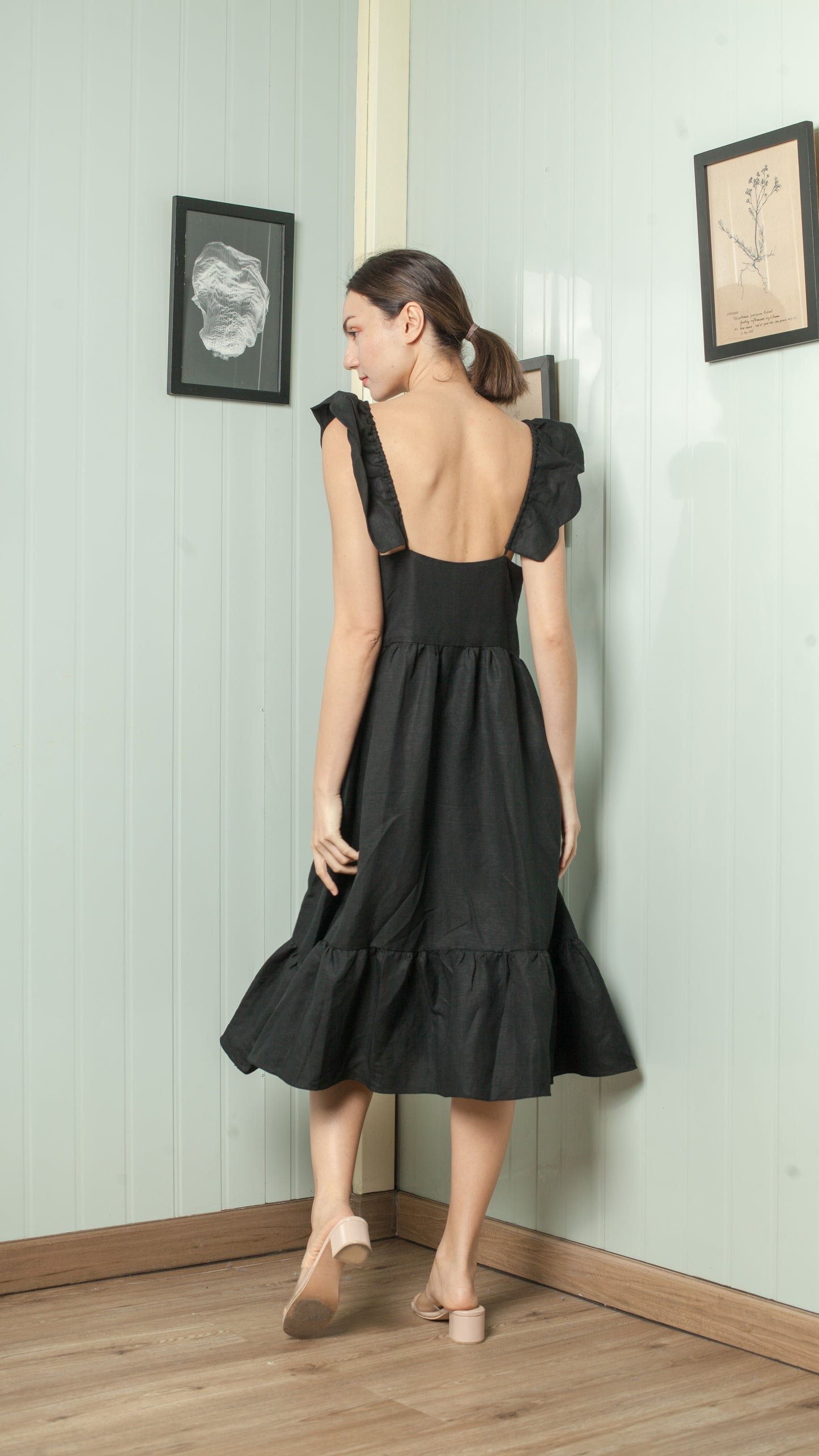 Adjustable Scallop Shoulder Detail Shirred Dress — Black