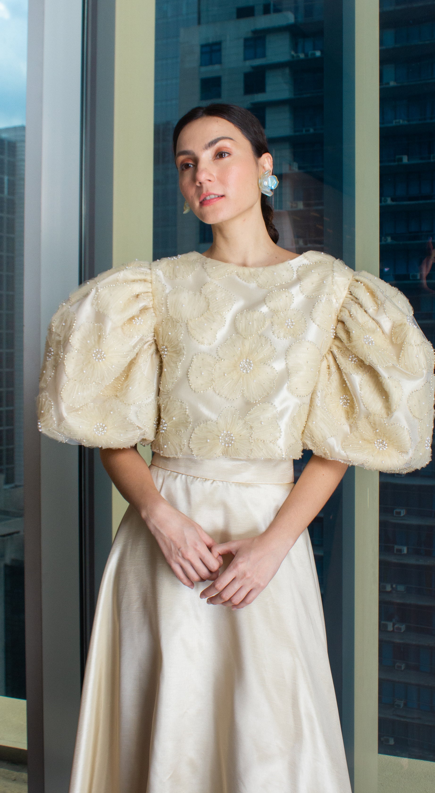 Light Gold Taffeta Beige Lace Puff-Sleeve Open Back Top